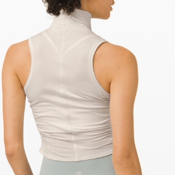Lululemon see the horizon tank - Picture 2 of 6